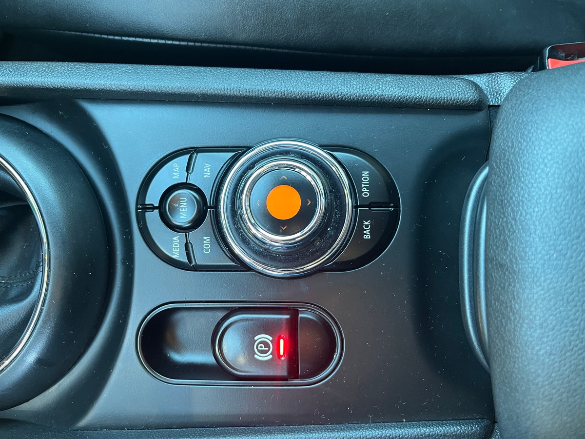 Mini Clubman ONE D 1.5 116ch, PACK CHILI, TOIT OUVRANT, SIEGES CHAUFFANT, RADAR DE RECUL, GPS