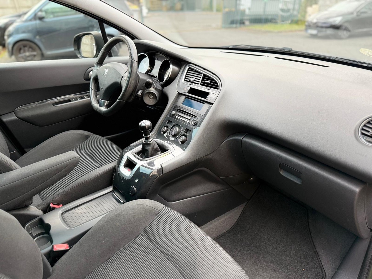 Peugeot 5008 1.6 HDI 115 CV style 7 places 1er main 4X CBLeu