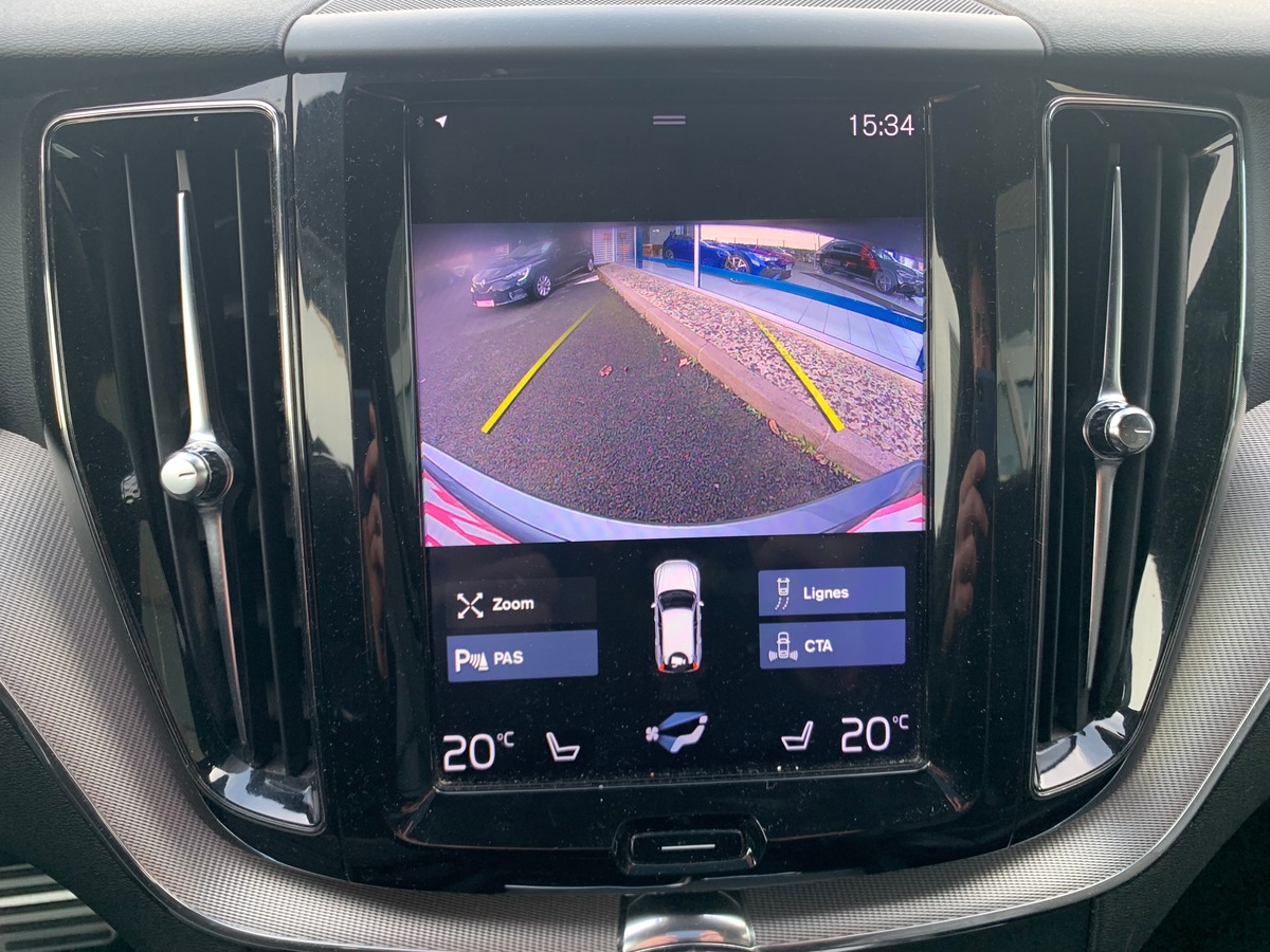 Volvo XC60 197 ch | R-design | Châssis Sport | Jantes Alu 21'' | Sièges Sport | Coffre électrique