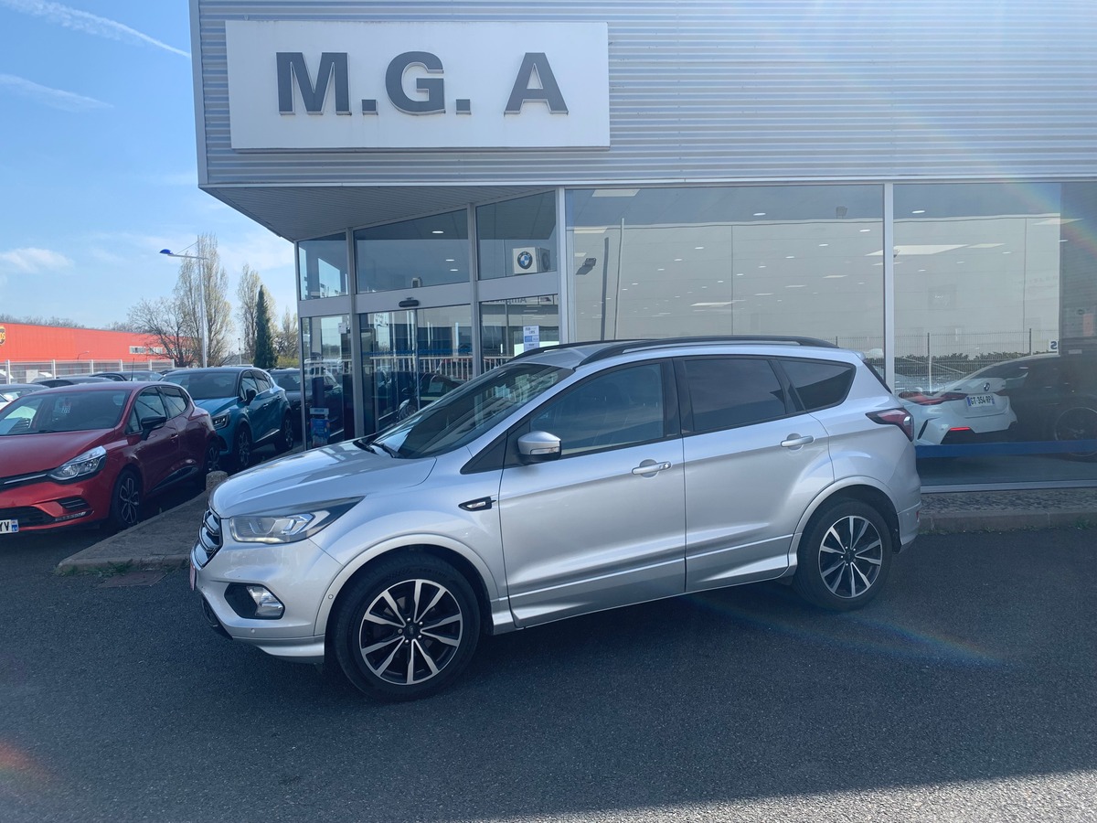 Ford Kuga 120 chevaux | St-Line | Caméra de recul | Attelage | GPS | Coffre assisté électriquement