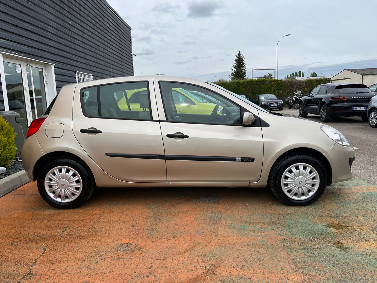 RENAULT Clio III 5 Portes 1.5 dCi 70 CH AUTHENTIQUE