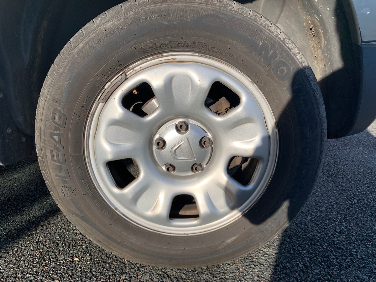 Dacia Duster 105 ch | Laureate | Bioethanol | Roue secours | Climatisation | Radio mono-CD MP3