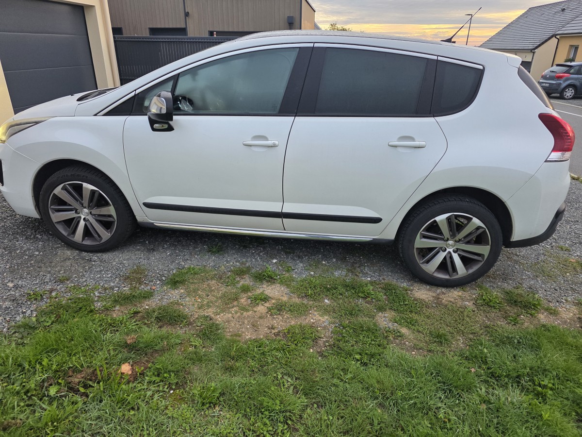 Peugeot 3008 120 ch | Féline | GPS | Régulateur vitesse | Toit Panoramique | Affichage tête haute