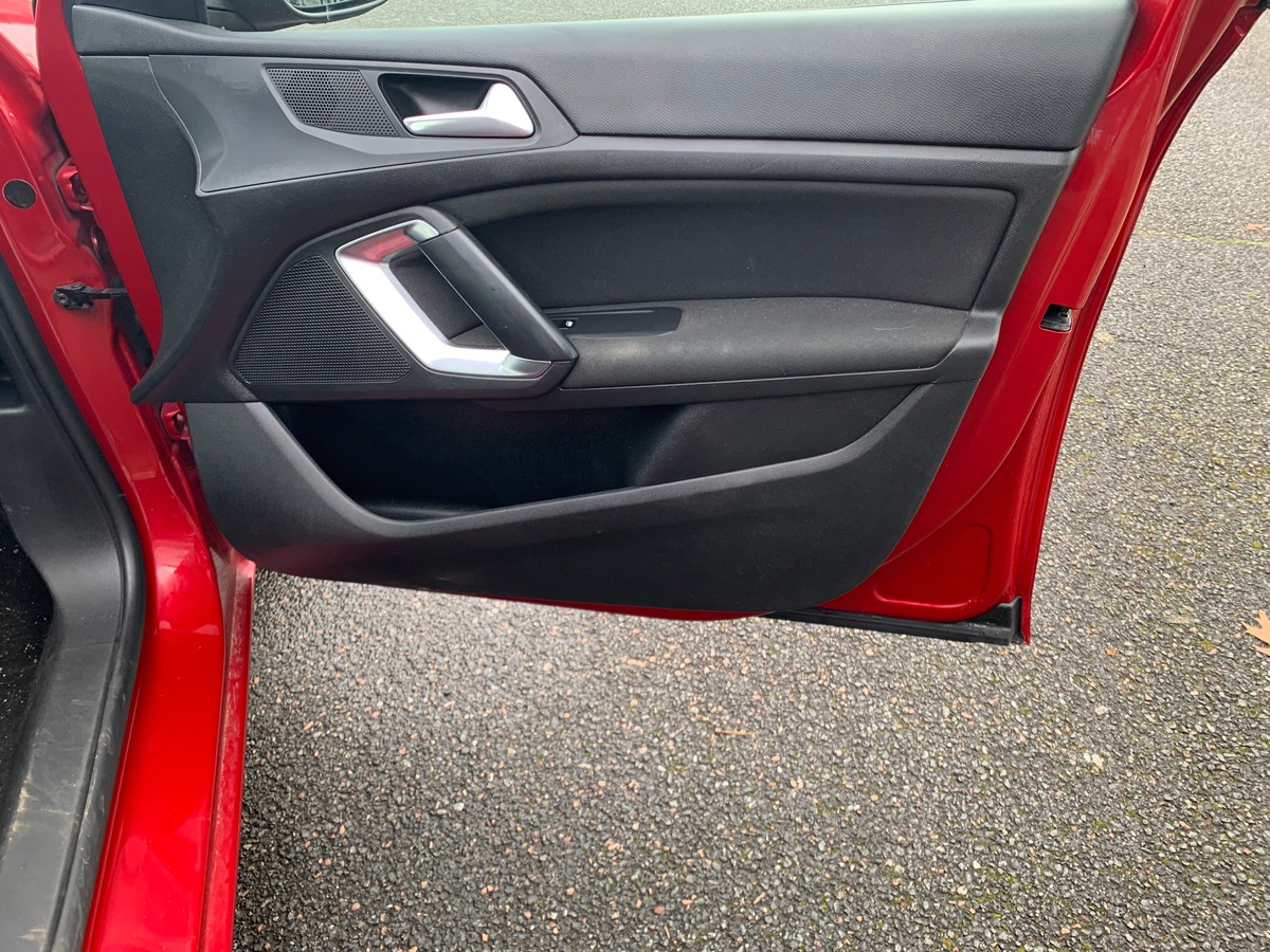 Peugeot 308 100 ch | Pack Attelage | Régulateur vitesse | Jantes Alu | Radar stationnement arriére