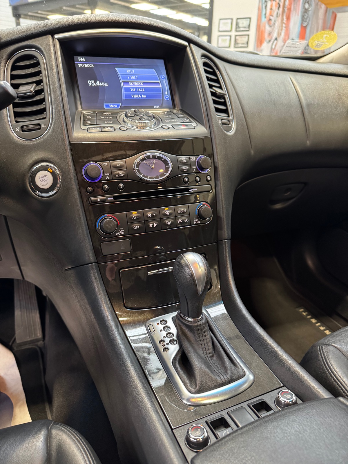 Infiniti EX30D GT PREMIUM V6 AWD AUTO-S7 238CV TO/ATTELAGE/CAM 360°/BOSE ENTRETIEN COMPLET A 