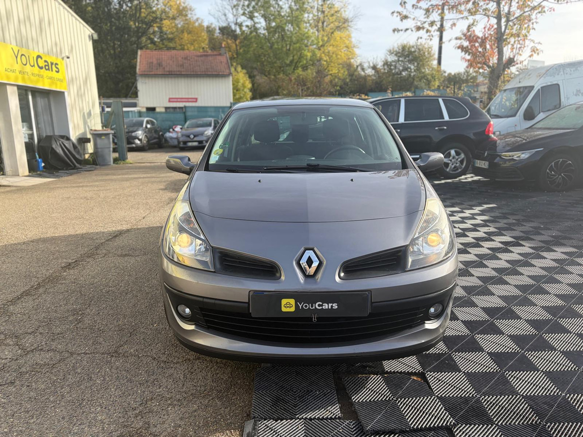 RENAULT Clio III 1.2 75 ch - IDEAL JEUNE PERMIS - CLIMATISATION - BLUETOOTH - PRISE USB