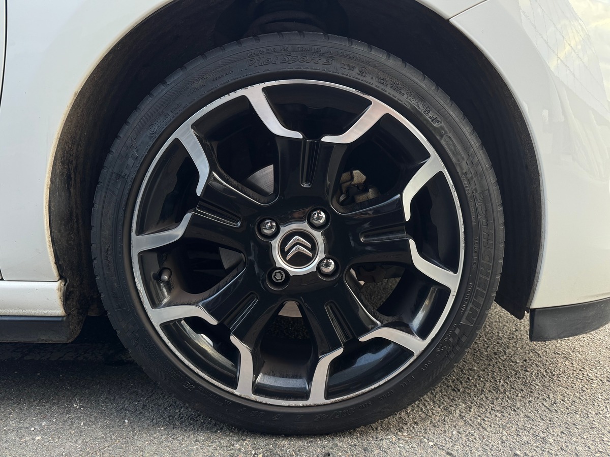 Citroën DS3 Sport Chic 1.6 e-HDI 110 cv - 2nd main