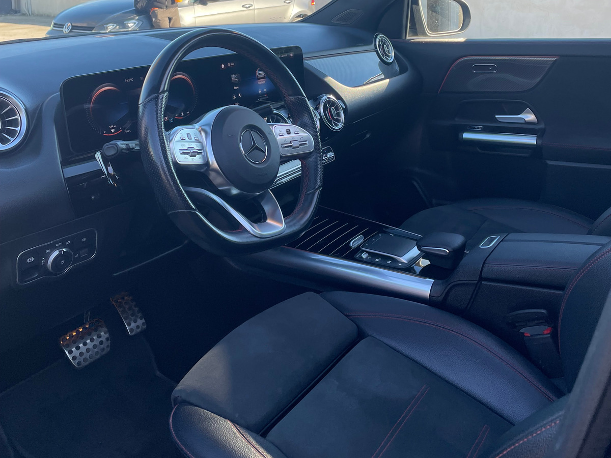 Mercedes Benz GLA 200 AMG