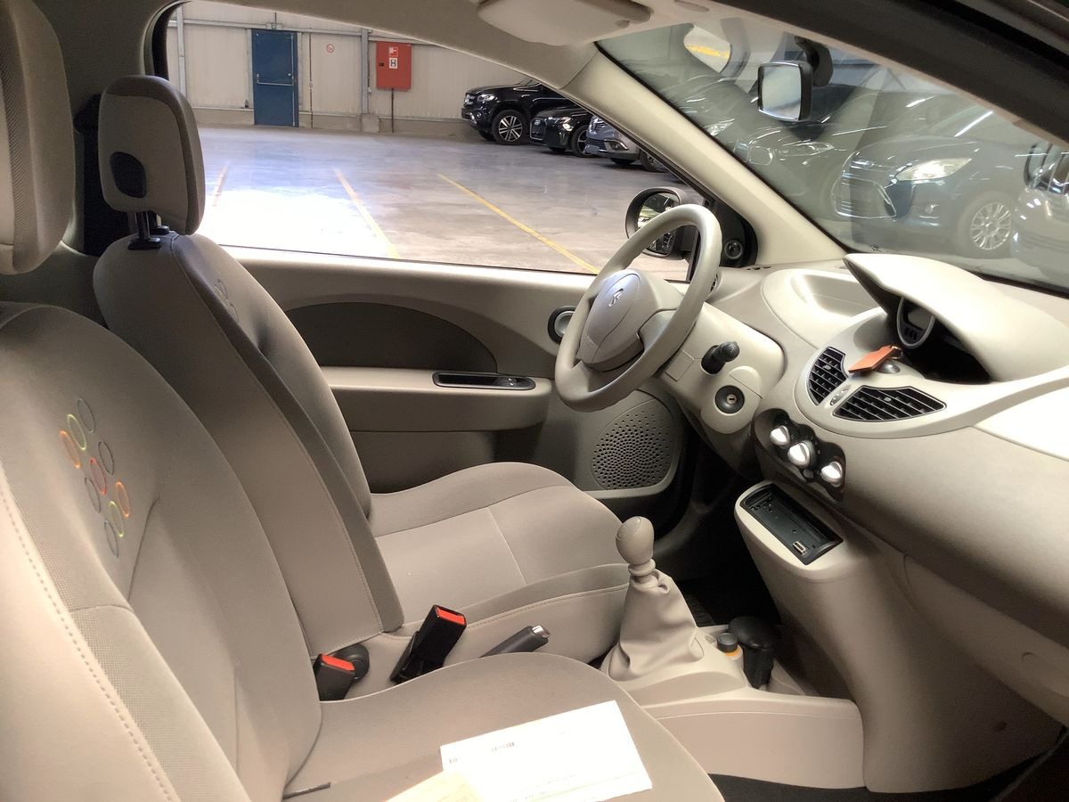 RENAULT Twingo II 1.2i 16v 75
