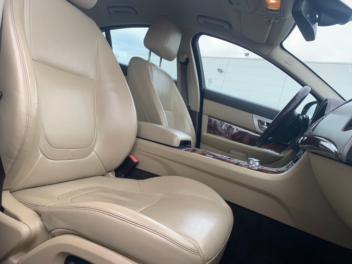 Jaguar XF 240 ch | V6 | R-Sport | Caméra recul | Sièges sport | Régulateur vitesse | GPS | Bluetooth