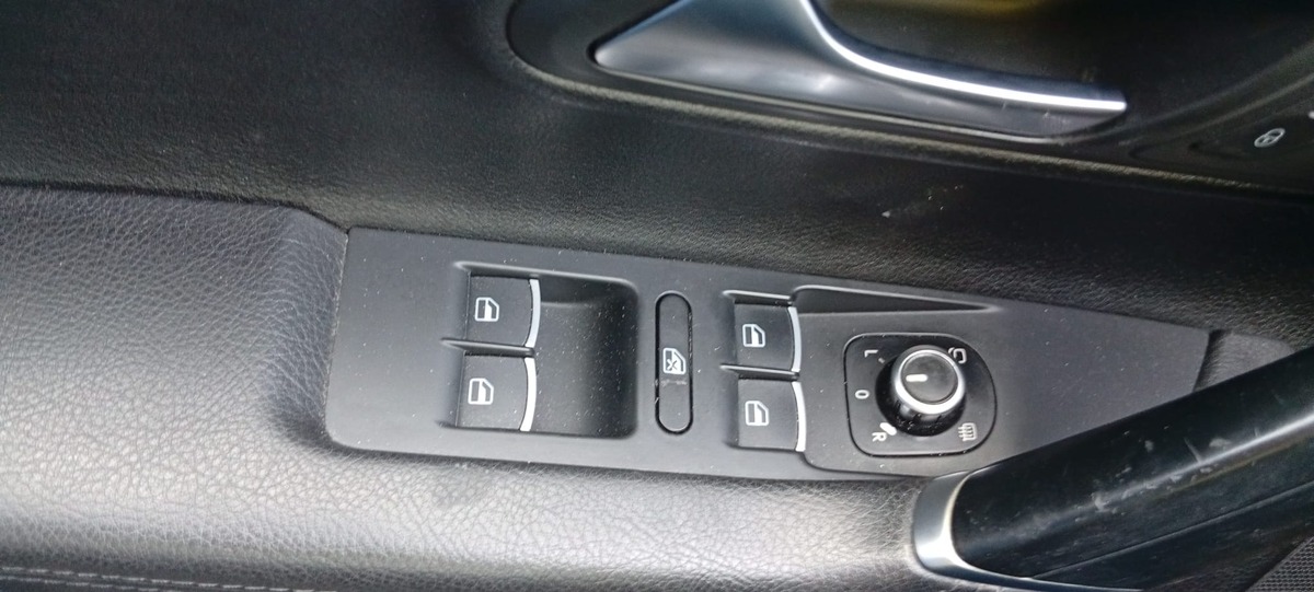 Volkswagen Passat CC 2.0 TDI 140ch Carat DSG6 Pack R line / Suivi d'entretien à jour