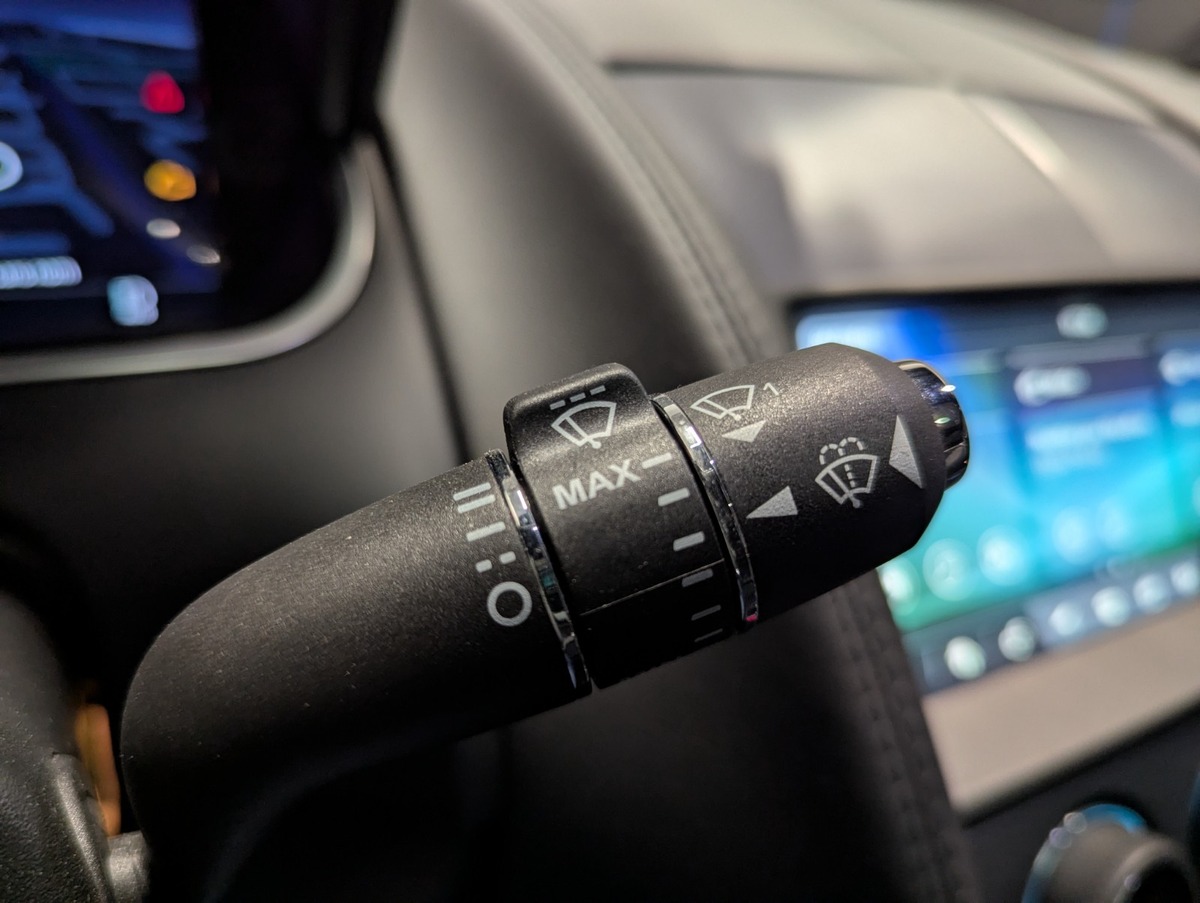 Jaguar F-TYPE R V8 5L 575 ch BVA8 AWD PAS DE MALUS