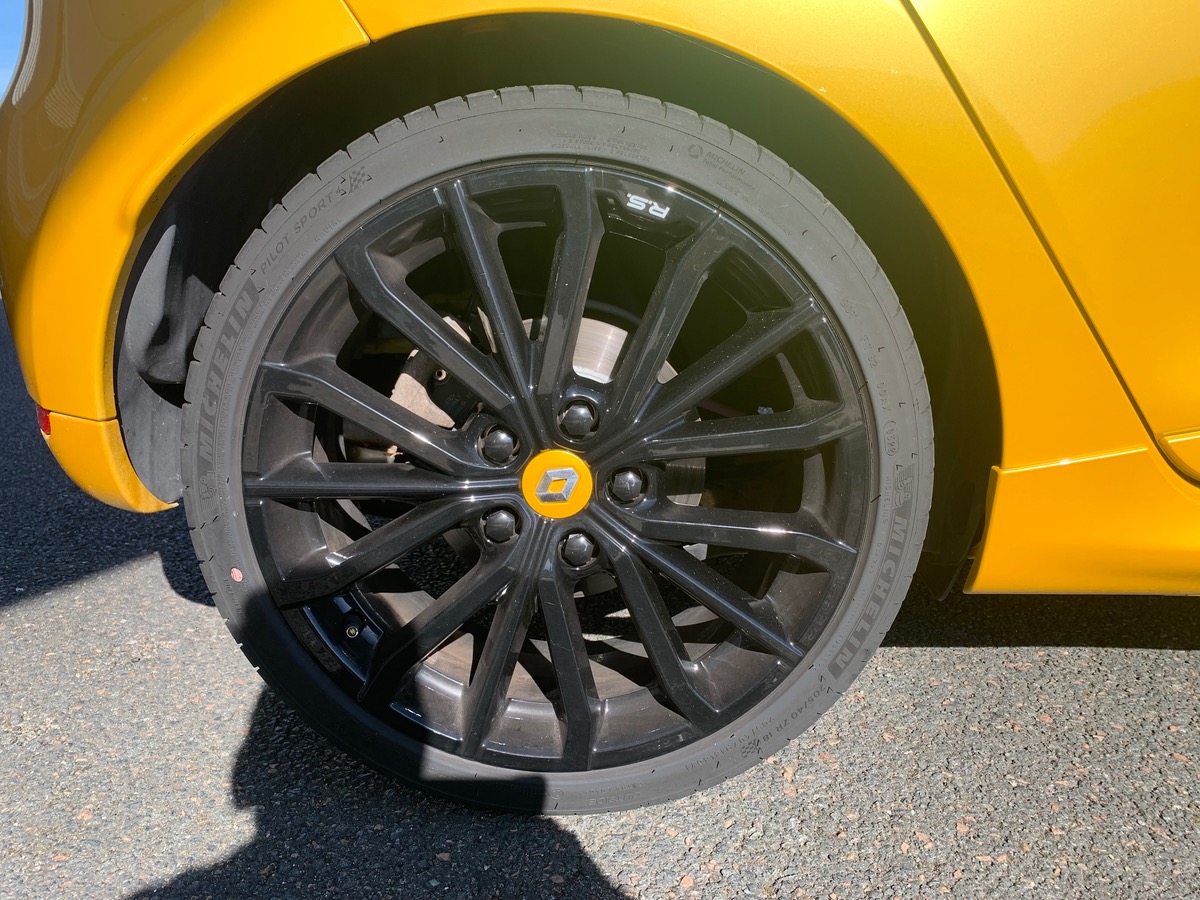 RENAULT Clio IV 200 ch | RS | Jaune Sirius | Révision complète en 03/2025 | Palettes au volant