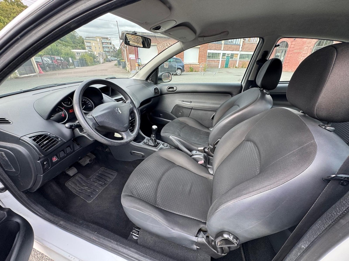 Peugeot 206 + 1.1 60 Finition Urban- Distribution neuve- Garantie
