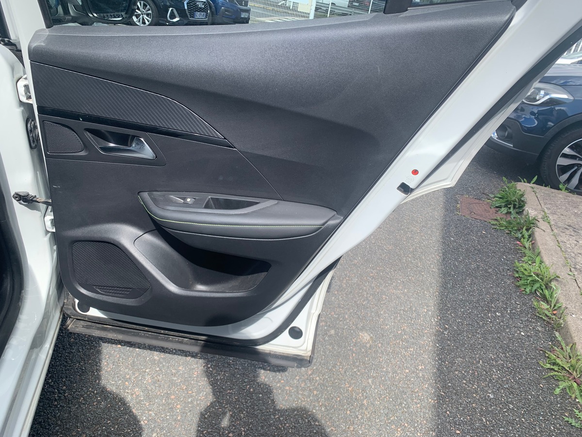 Peugeot 2008 130 chevaux | GT Line | Toit ouvrant panoramique | Apple car Play | Attelage