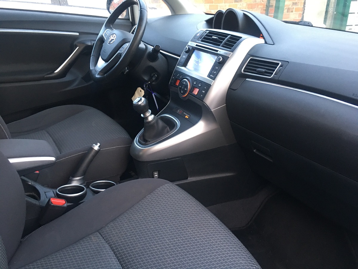 Toyota Verso-S 2.0 D-4D 95 CV 1er main 4XCArte