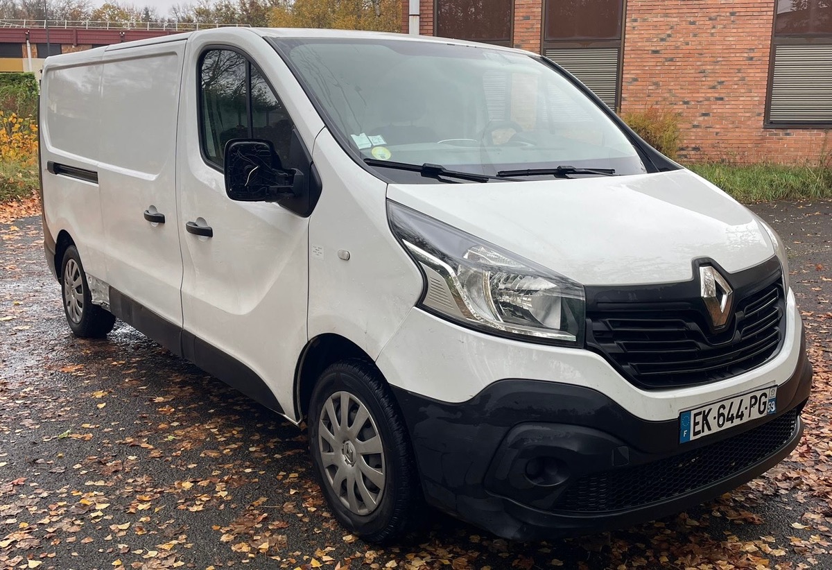 RENAULT Trafic Dci 125 L2H1 grand confort GPS HT