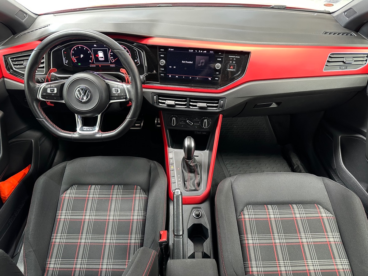 Volkswagen Polo VI GTI 2.0 TSI 200cv DSG6