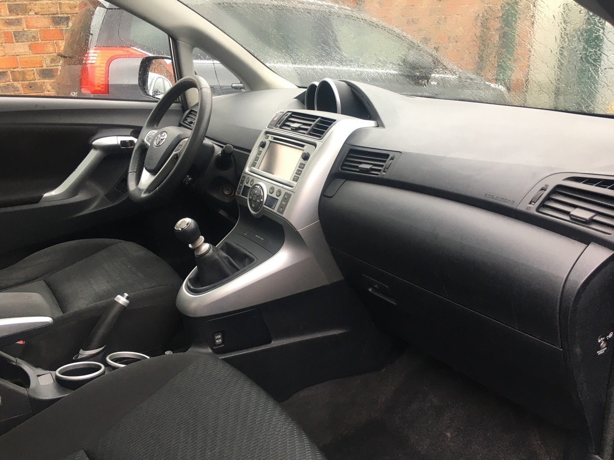 Toyota Verso 2.0 D-4D 126 CV 4XCARTE bleu