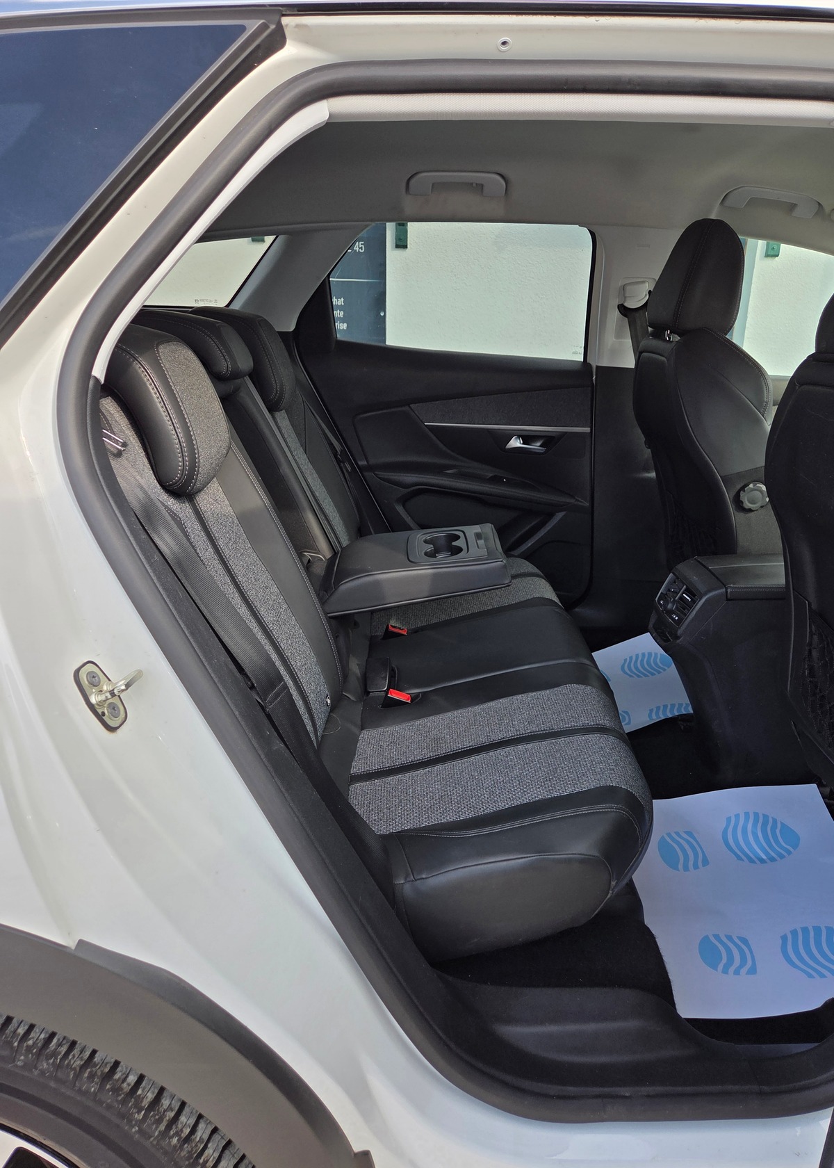 Peugeot 3008 1.6 BHDI 120 CV PACK ALLURE / 1*MAIN