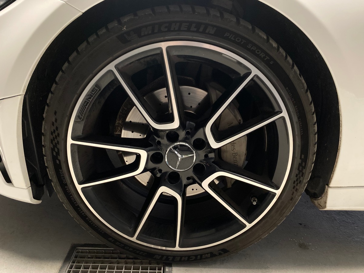 Mercedes Benz Classe C 220 cdi AMG Line / Toit Panoramique Ouvrant / Cock Pit / Led d Ambiance