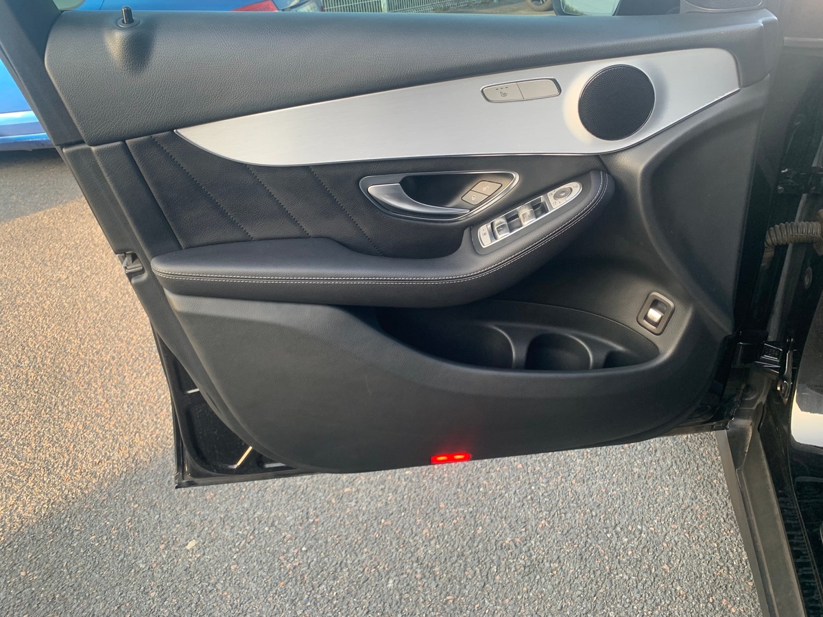 Mercedes-Benz GLC Coupé 170 ch | 4MATIC | Toit ouvrant | Caméra de recul | Avertisseur angles morts