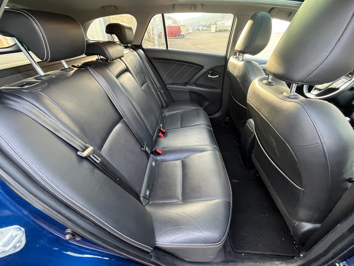 Toyota Avensis SW 2.0 D-4D 143ch, EXECUTIVE, ATTELAGE, RADAR, SIEGES CHAUFFANT, TOIT PANORAMIQUE