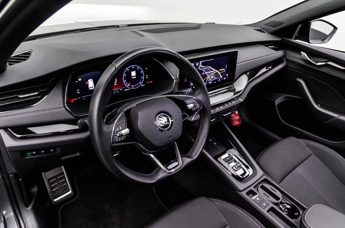 Skoda Octavia Combi IV 1.4 TSI PHEV iV 204ch Sportline DSG6e Hybride/Toit ouvrant/Feux matrix