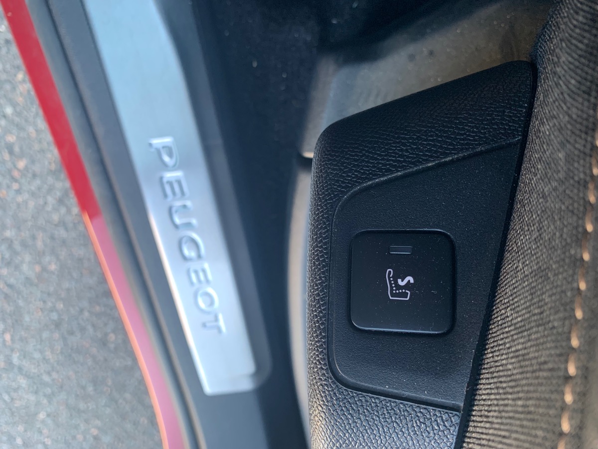 Peugeot 3008 130 ch | GT | Pack Alcantara | Pack City 2 | Hayon Motorisé avec accès Mains Libres