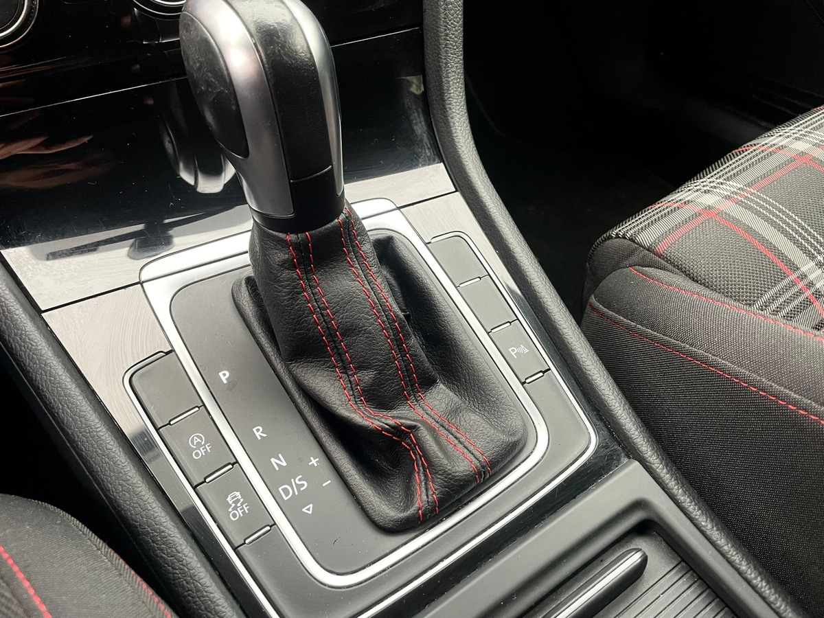 Volkswagen Golf 7.5 GTI PERFORMANCE 2.0 TSI 245  DSG7 5P