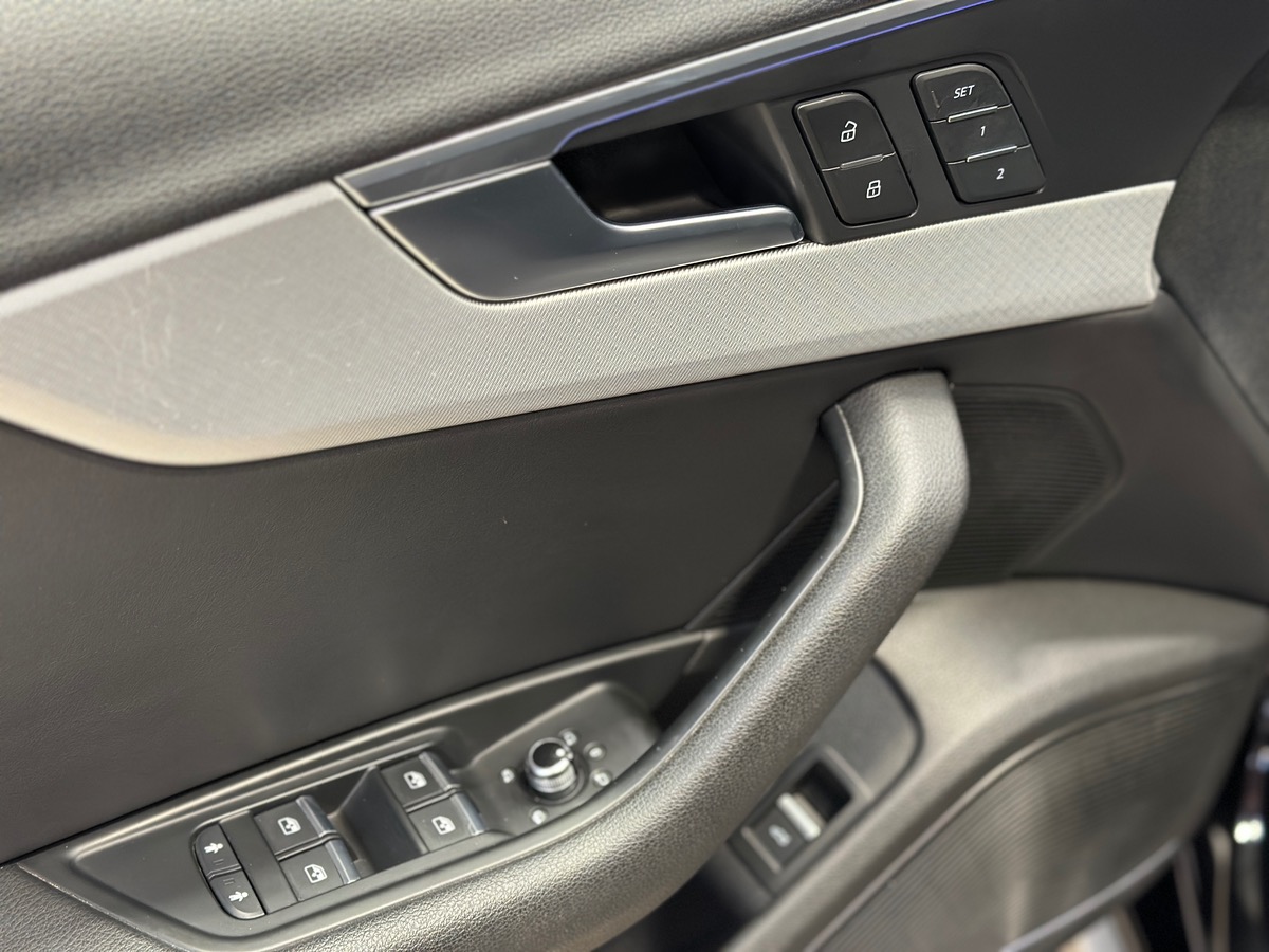Audi A4 Allroad 2.0 TDI 190 cv Quattro S-Tronic / Attelage / Toit Pano / CarPlay