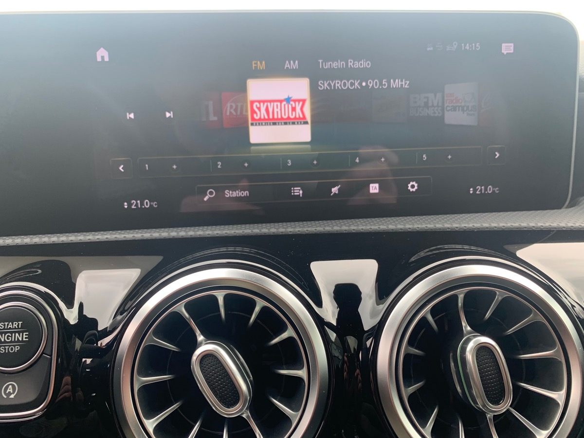 Mercedes-Benz Classe A 225 ch | AMG LINE | Toit ouvrant panoramique | Eclairage d'Ambiance | 4 MATIC