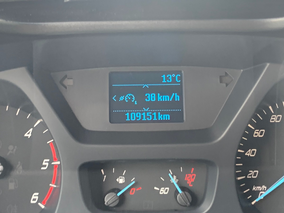 Ford TRANSIT 130 ch | Attelage | Régulateur de vitesse | Bluetooth | Plancher bois et latérale