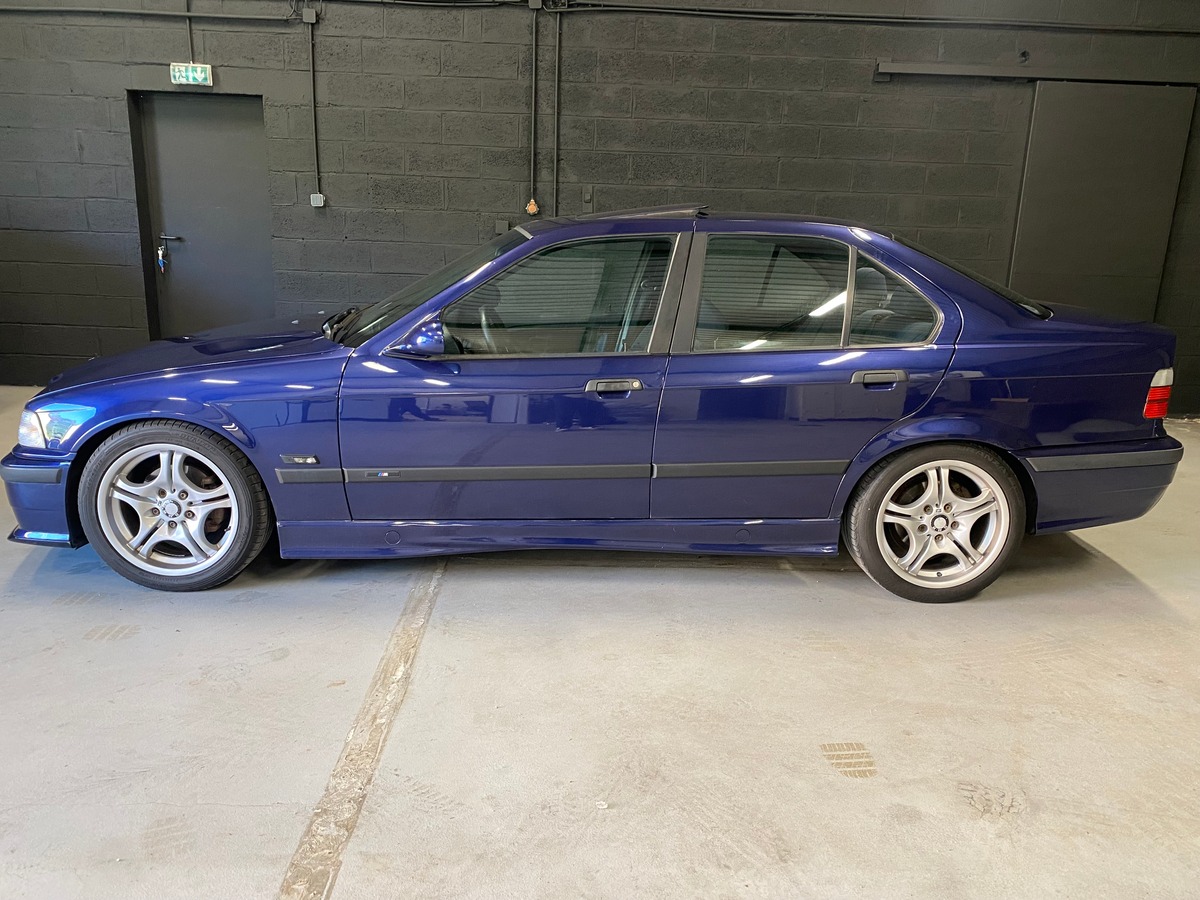 Bmw Série 3 E36 328i Berline Pack M individuel 193cv Toit Ouvrant