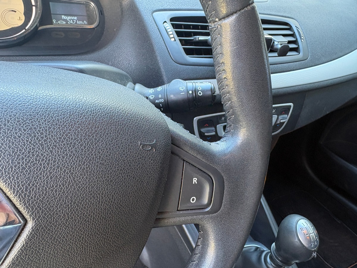 RENAULT Megane III - 1.9DCI 130CH - CARMINAT TOMTOM