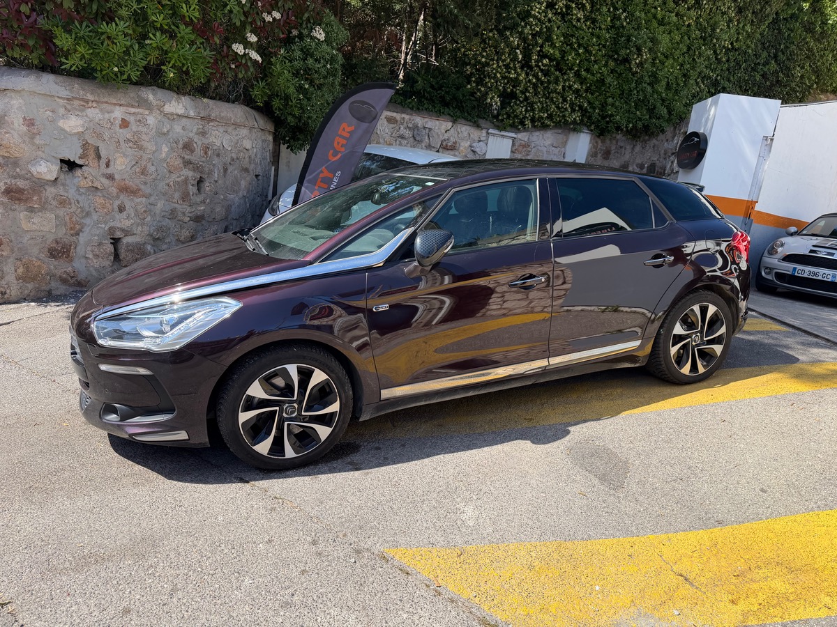 Citroën DS5 2.0 HDi hybrid 4x4 163 CV / Toit Panoramique / Sport Chic / Full Options Km réel
