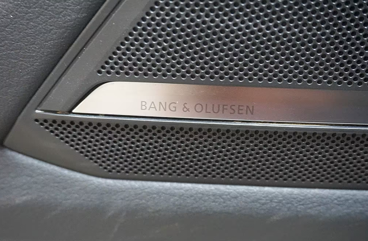 Audi A6 Avant V 40 TDI 204ch S line quattro S tronic 7/Bang&Olufsen/Toit ouvrant/Attelage/Caméra