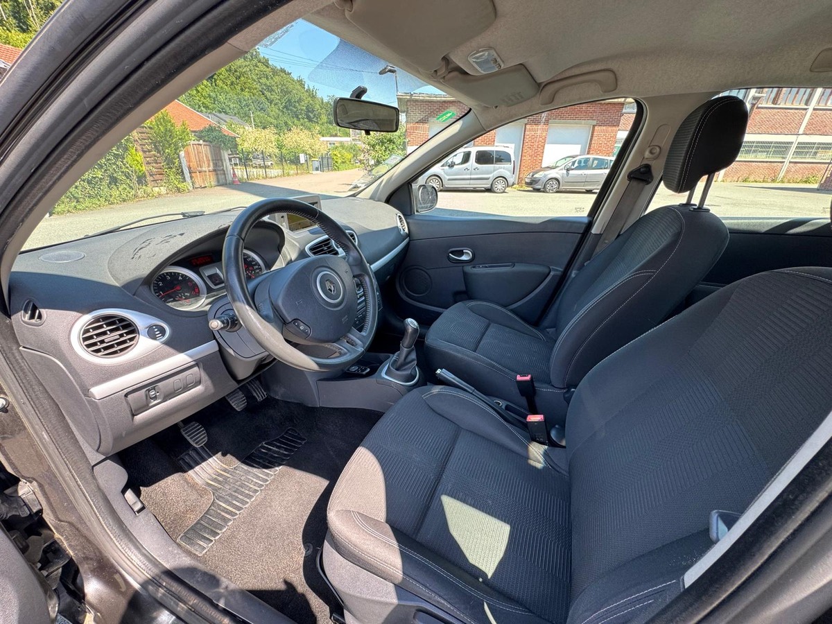 RENAULT Clio III estate 1.5 dci authentique - garantie