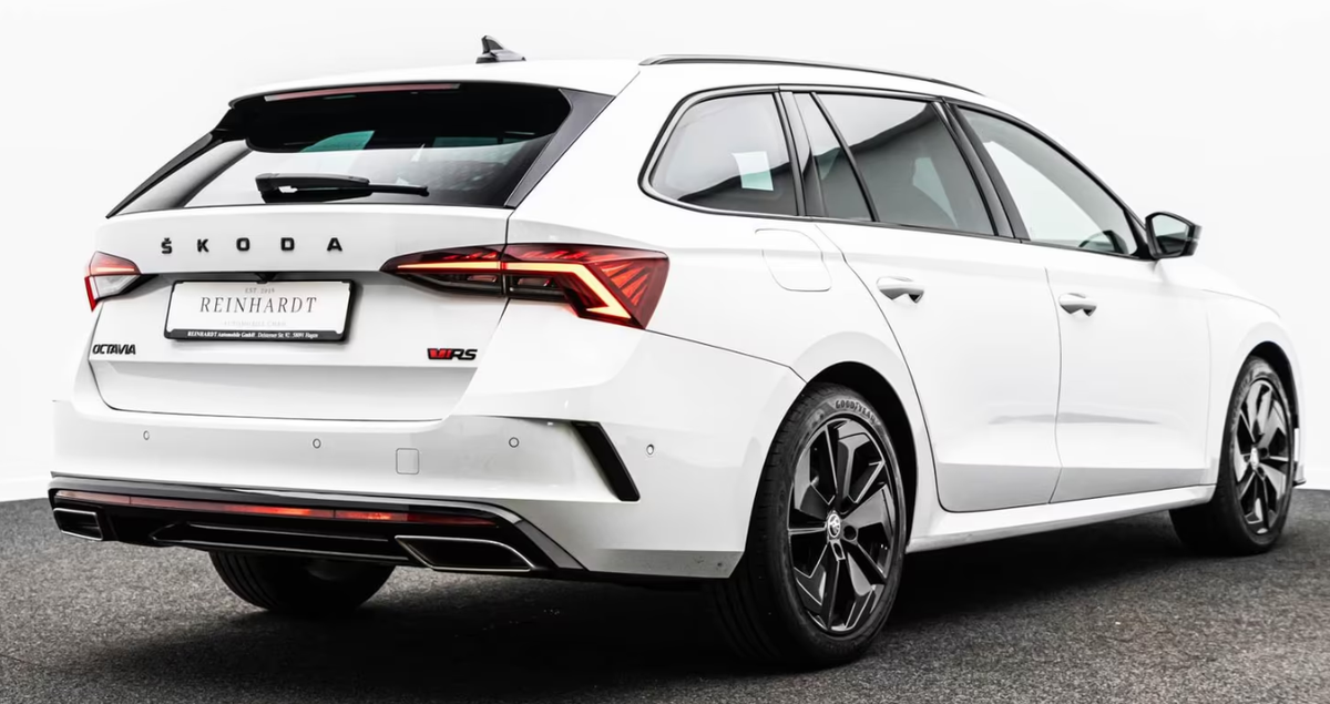 Skoda Octavia Combi 2.0 TDI 200ch RS DSG7/Toit ouvrant/Attelage/VO Allemand/Malus 250e