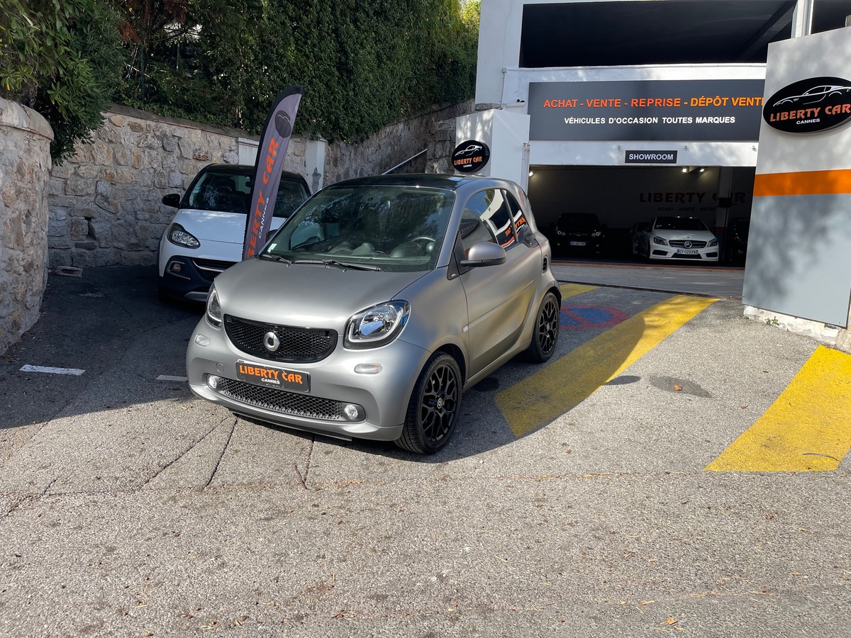 Smart FORTWO 90 CV / Gris Mat / Prime / Jantes Noires / Toit Panoramique / Caméra