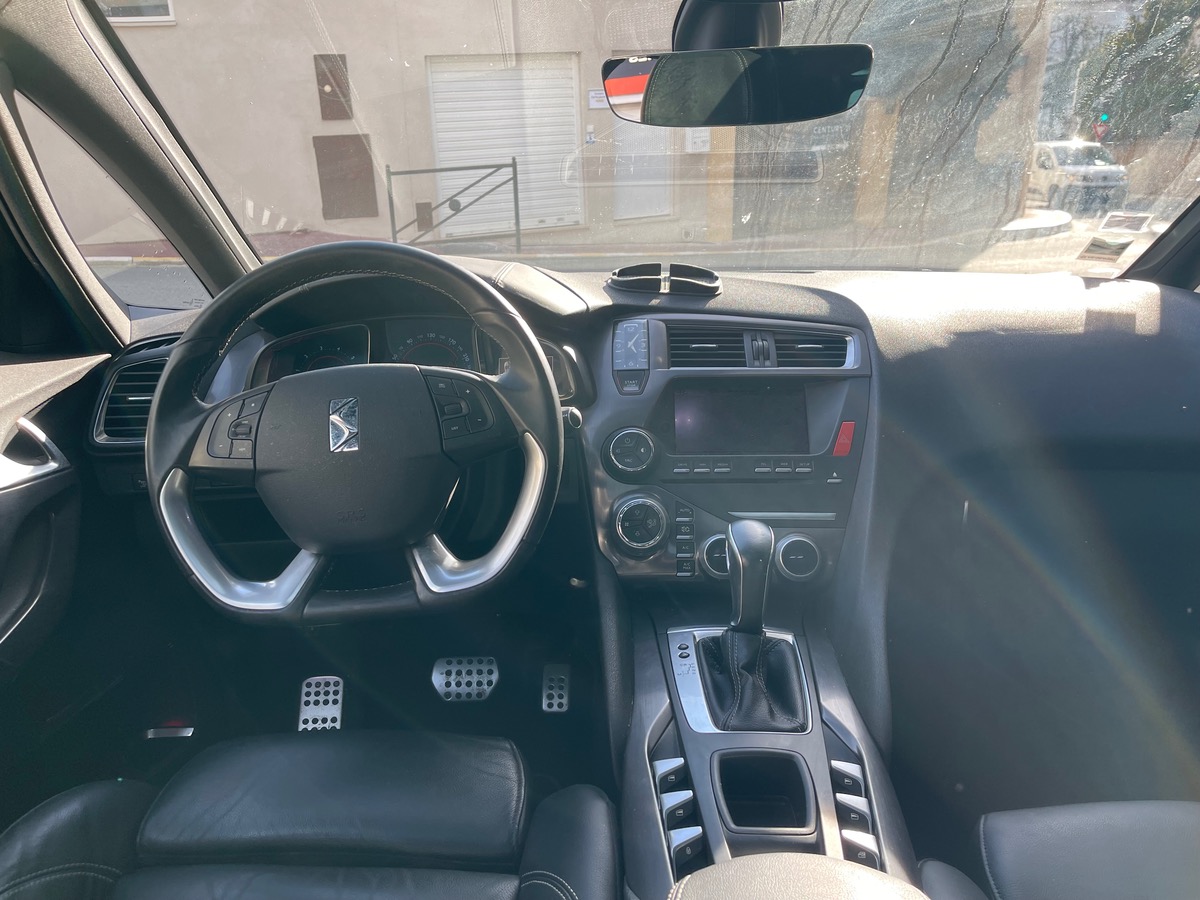 DS ds5 1.6 THP 165 CV Sport Chic / Toit panoramique / Jantes Sport / Intérieur Cuir/ Caméra