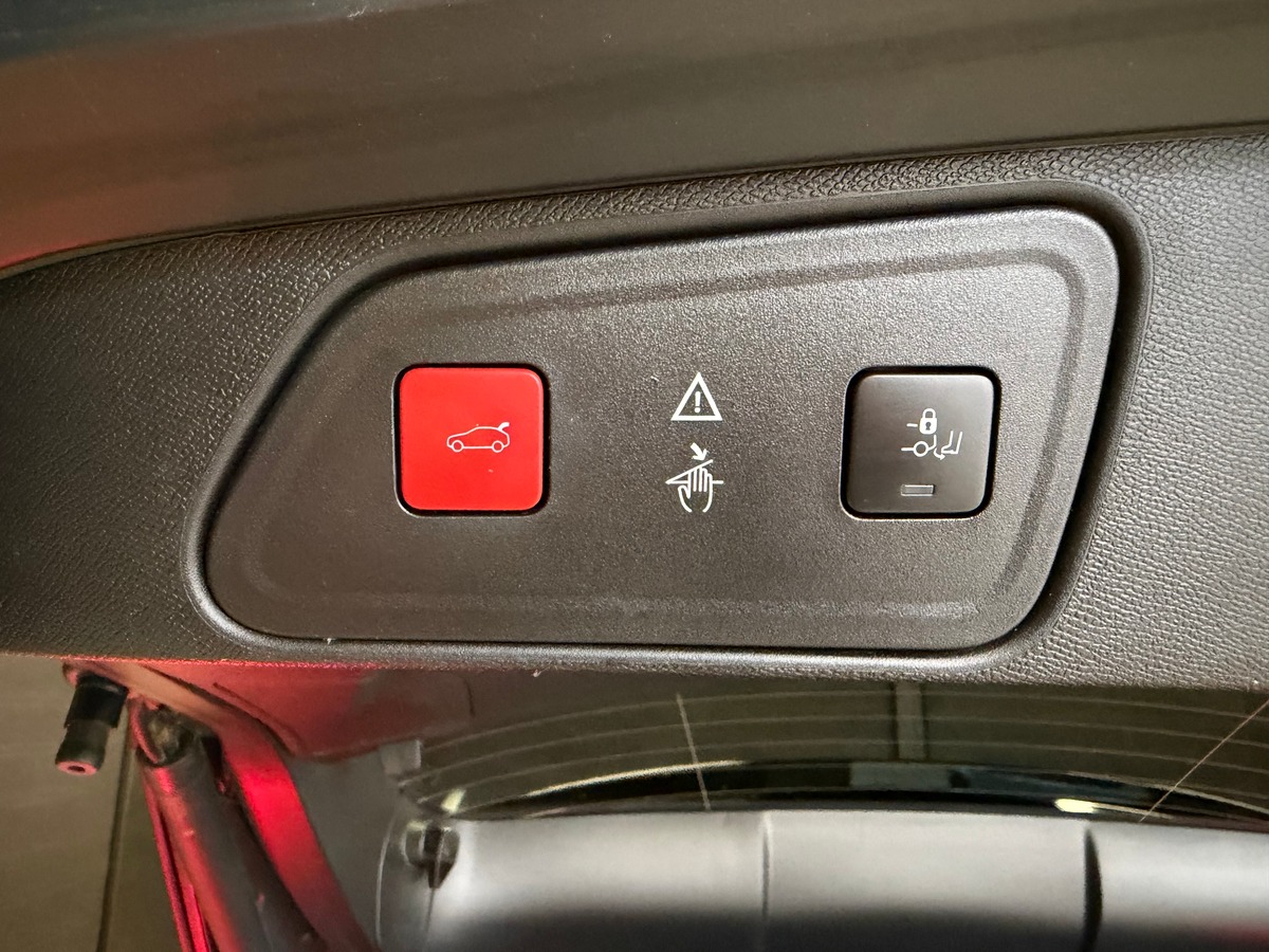 Peugeot 3008 1.5 hdi Allure Cock Pit / Hayon Electrique / Carplay Android / Caméra de Recul
