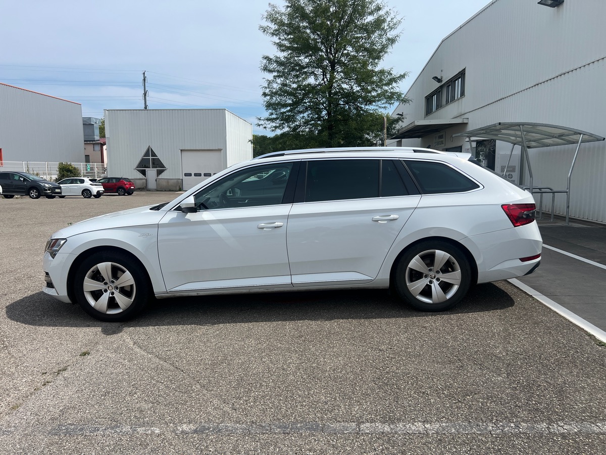 Skoda Superb Combi 1,4L TSI PHEV 218 LAURINE & KLEMENT, SUIVI COMPLET SKODA, 4 PNEUS COMPLETS  HIVER