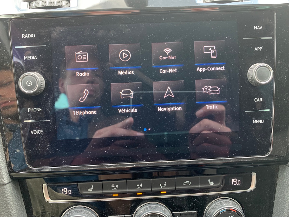 Volkswagen Golf VII 1.5 TSI 150 | Carat | Pack sport R-Line extérieur | Feux xénon | Caméra de Recul