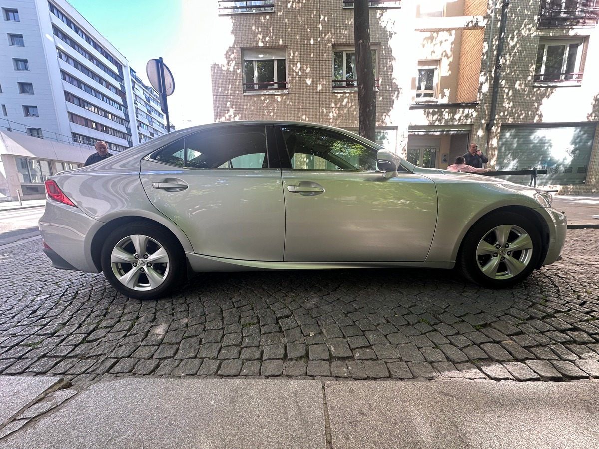 Lexus IS300 H Business E-CVT 181 cv Entretien Lexus