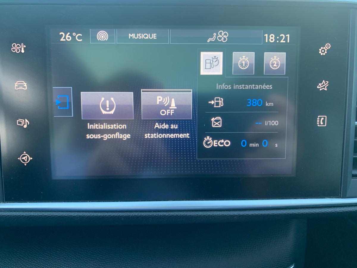Peugeot 308 115 chevaux | Toit panoramique | Régulateur de vitesse | GPS | Attelage