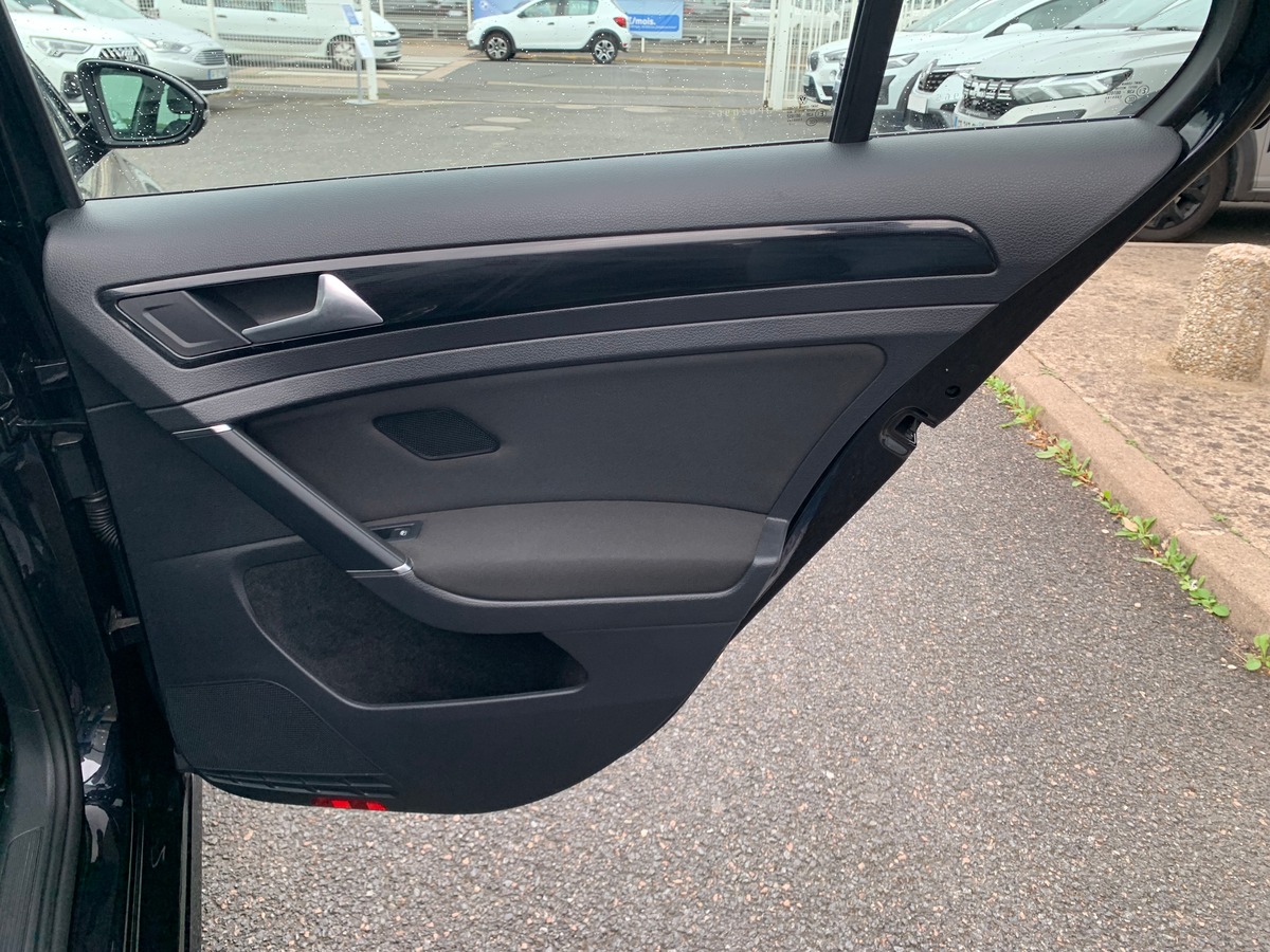 Volkswagen Golf 125 | Sound | Caméra recul | Régulateur | GPS | Apple car play | Attelage amovible