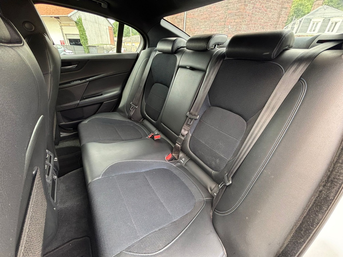 Jaguar XE 2.0D 180 R-SPORT BVA