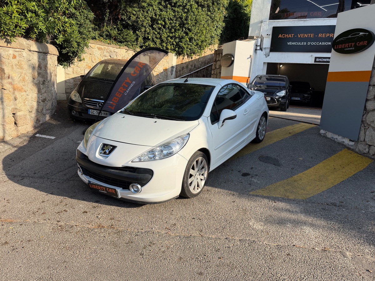 Peugeot 207 CC 1.6 120 CV / 1er Main /KM Réel / Boîte auto / GPS / Intérieur Cuir/ Féline