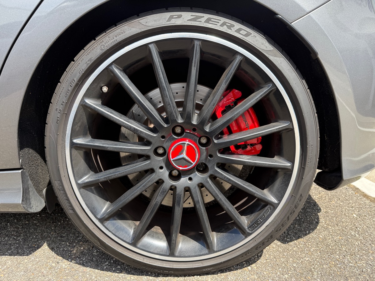 Mercedes-Benz A 45 AMG 4MATIC 2.0L 381cv 7G-DCT, Échappement performance, Suspension pilotée